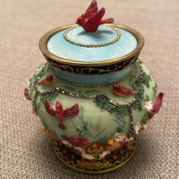 Resin Trinket Box with Red Birds or Cardinals - Picture 7 of 7
